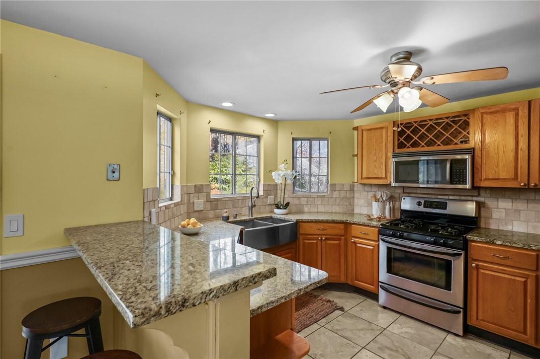 15 Nipmuc Trail, Unit A North Providence, RI 02904 - Photo 7 of 28 Kitchen