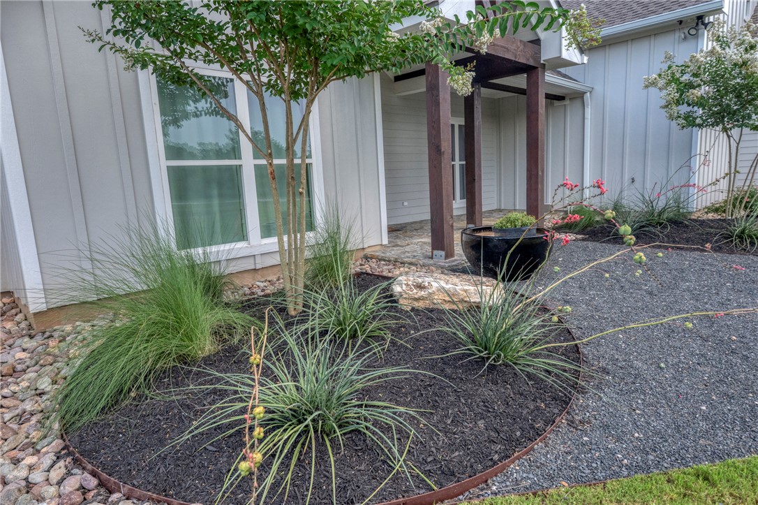 7105 Watermelon Road Somerville, TX 77879 - Photo 5 of 40 a front view of a house with a yard