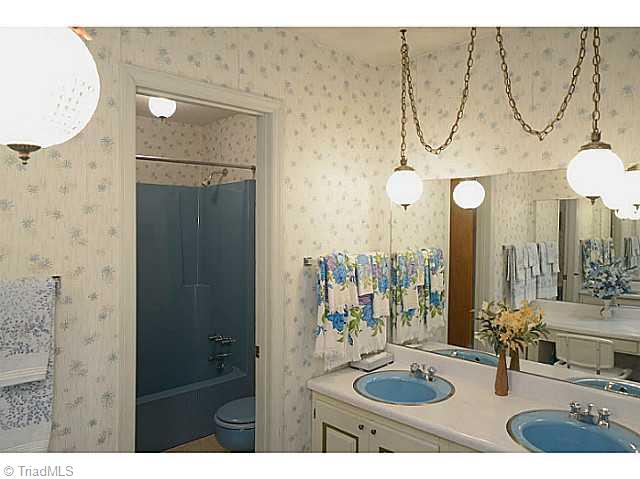 1027 Amity Road Asheboro, NC 27203 - Photo 11 of 16 Master Bath/Spa.