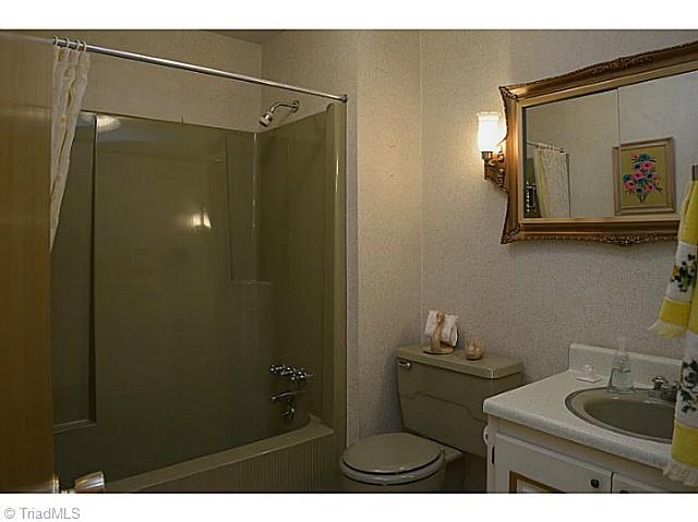 1027 Amity Road Asheboro, NC 27203 - Photo 13 of 16 Bath.