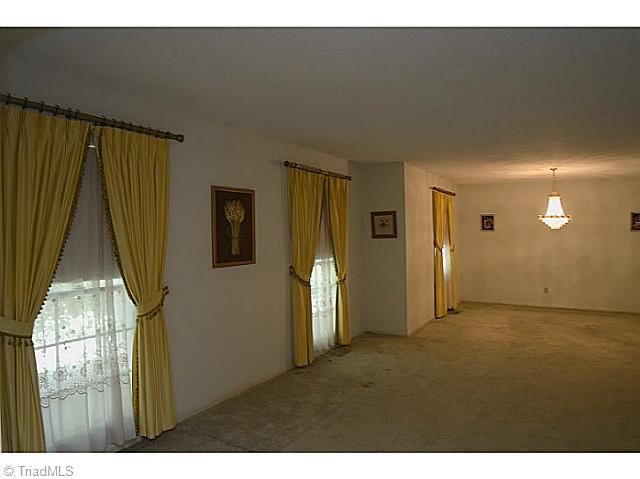 1027 Amity Road Asheboro, NC 27203 - Photo 3 of 16 Living Room.