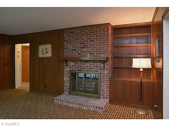 1027 Amity Road Asheboro, NC 27203 - Photo 6 of 16 Den/Family/Great Room.