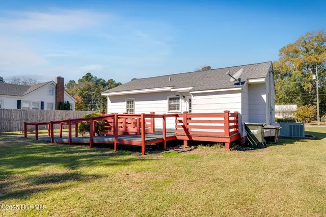 $135,000 | 217 Stevens Street, Wallace, NC 28466