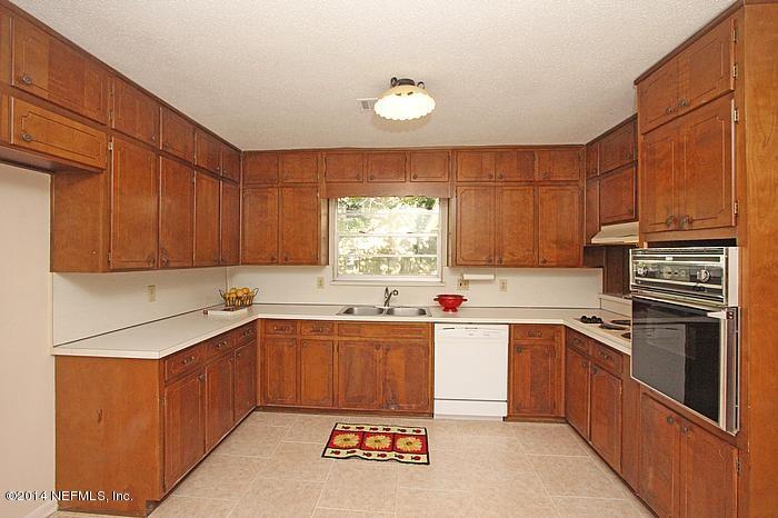 8882 Runnymeade Road Jacksonville, FL 32257 - Photo 11 of 31 kitchen_700