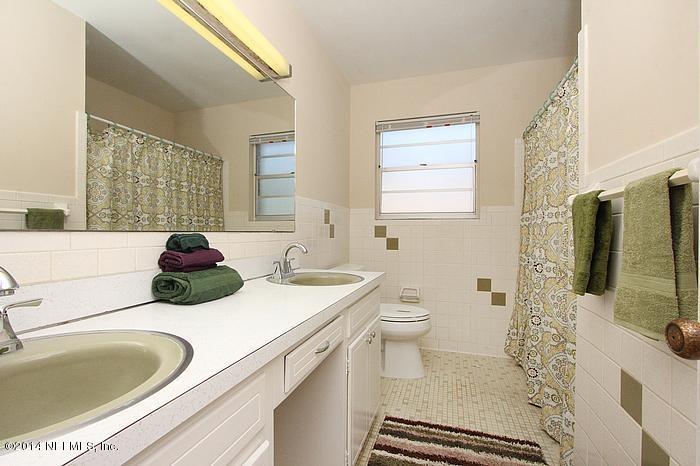 8882 Runnymeade Road Jacksonville, FL 32257 - Photo 24 of 31 bathroom_700