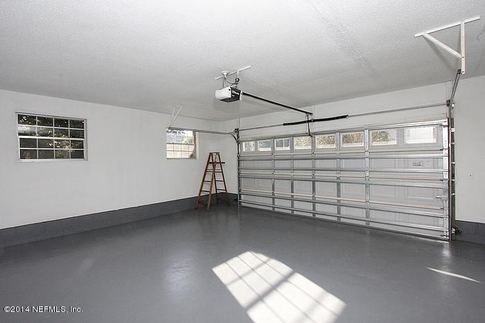 8882 Runnymeade Road Jacksonville, FL 32257 - Photo 26 of 31 garage_700