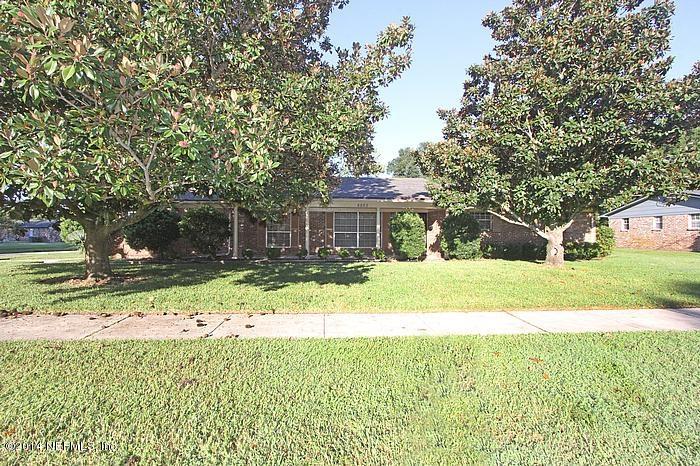 8882 Runnymeade Road Jacksonville, FL 32257 - Photo 31 of 31 frontyardview2_700