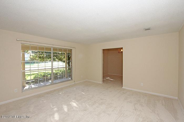 8882 Runnymeade Road Jacksonville, FL 32257 - Photo 9 of 31 livingroom_700
