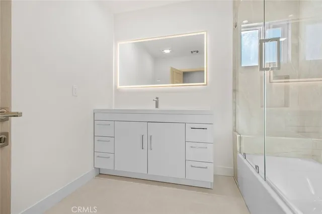 $1,199,000 | 6820 Encino Avenue, Van Nuys, CA 91406