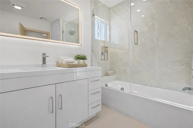 $1,199,000 | 6820 Encino Avenue, Van Nuys, CA 91406