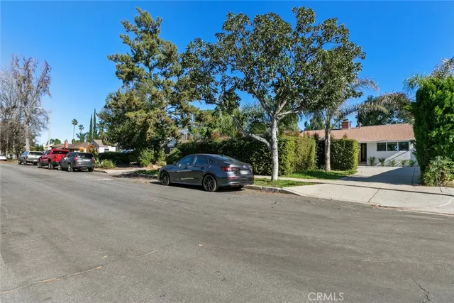 $1,199,000 | 6820 Encino Avenue, Van Nuys, CA 91406