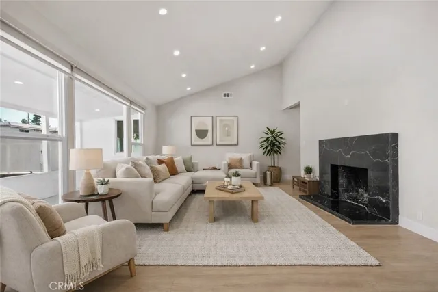 $1,199,000 | 6820 Encino Avenue, Van Nuys, CA 91406