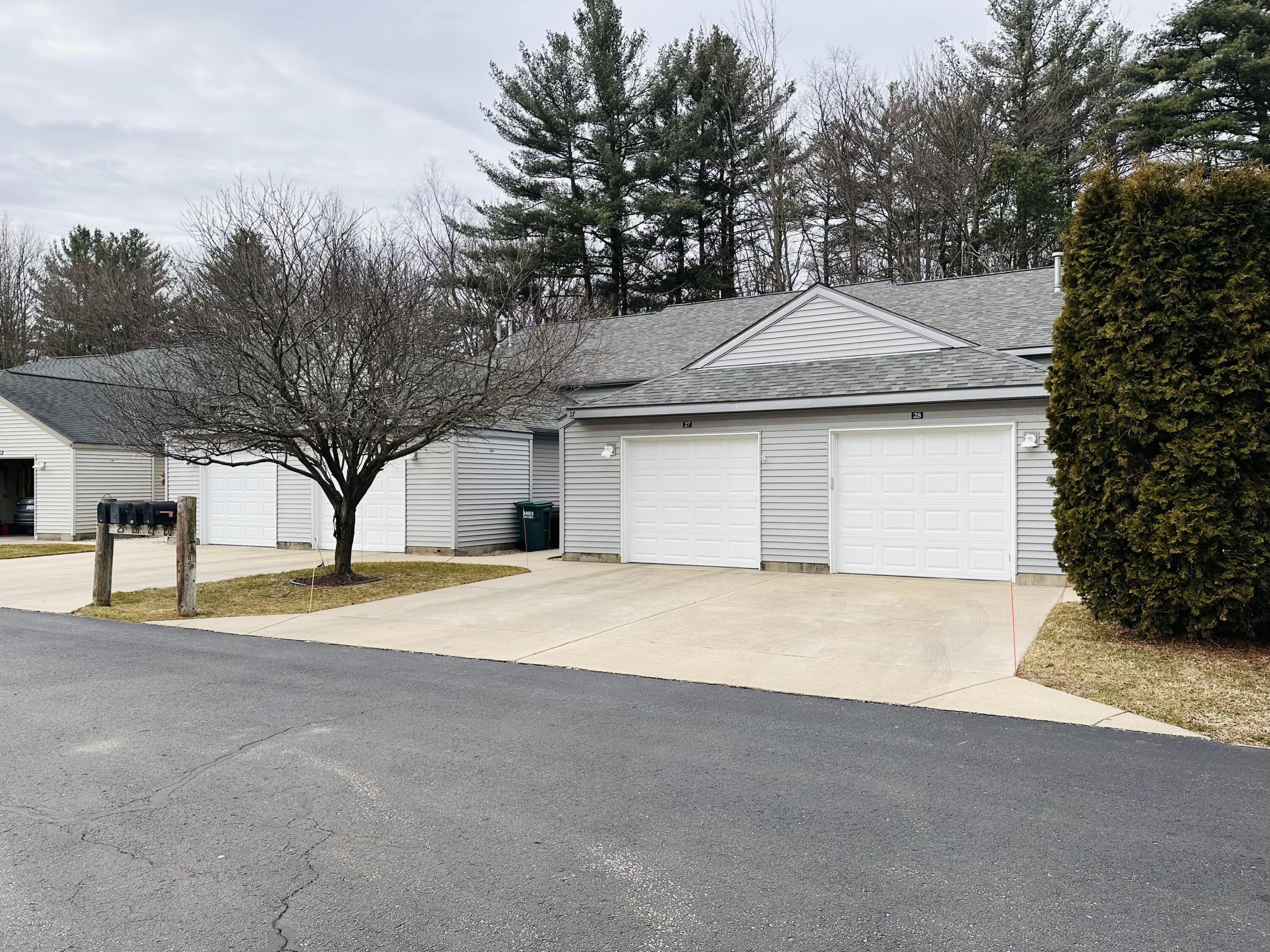 1295 Whitehall Road, Unit 28 Muskegon, MI 49445 - Photo 1 of 32 5BCB0584-2E06-42EC-A7FD-A5119792C4D6