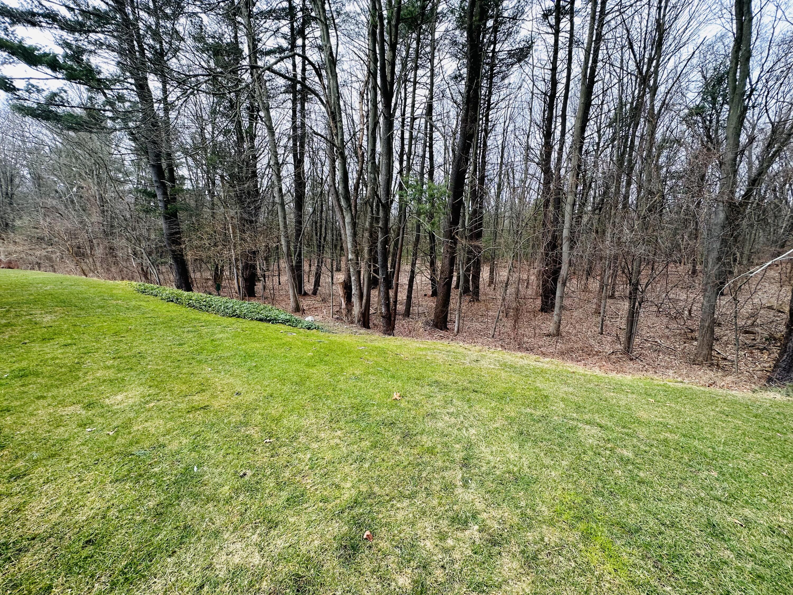 1295 Whitehall Road, Unit 28 Muskegon, MI 49445 - Photo 6 of 32 2B1F5FCF-C501-4DB2-A318-D3CC2AF2E4D2