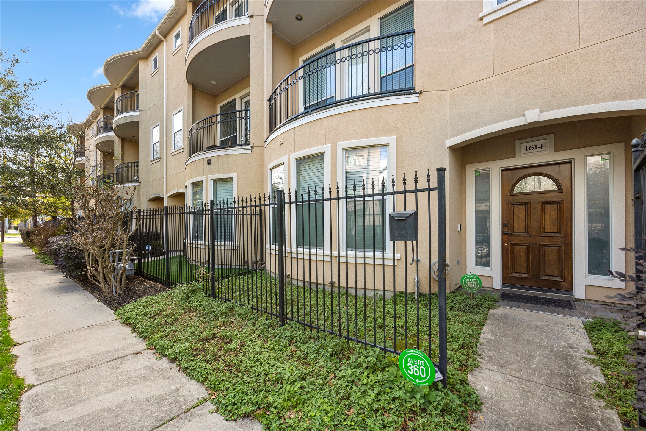 1614 Stuart Street Houston, TX 77004 - Photo 2 of 35
