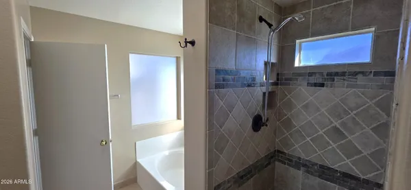 $2,050 | 9163 West Davis Road, Peoria, AZ 85382