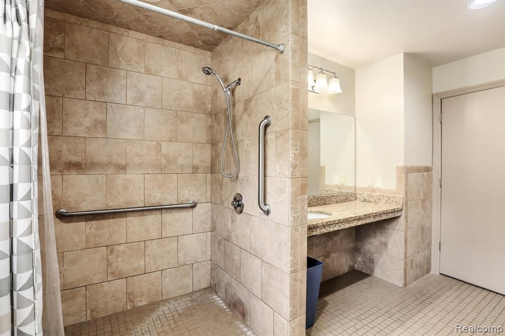 25304 Farmington Road Farmington Hills, MI 48336 - Photo 34 of 62