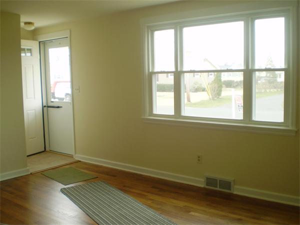 15 Rita Street Springfield, MA 01118 - Photo 2 of 10
