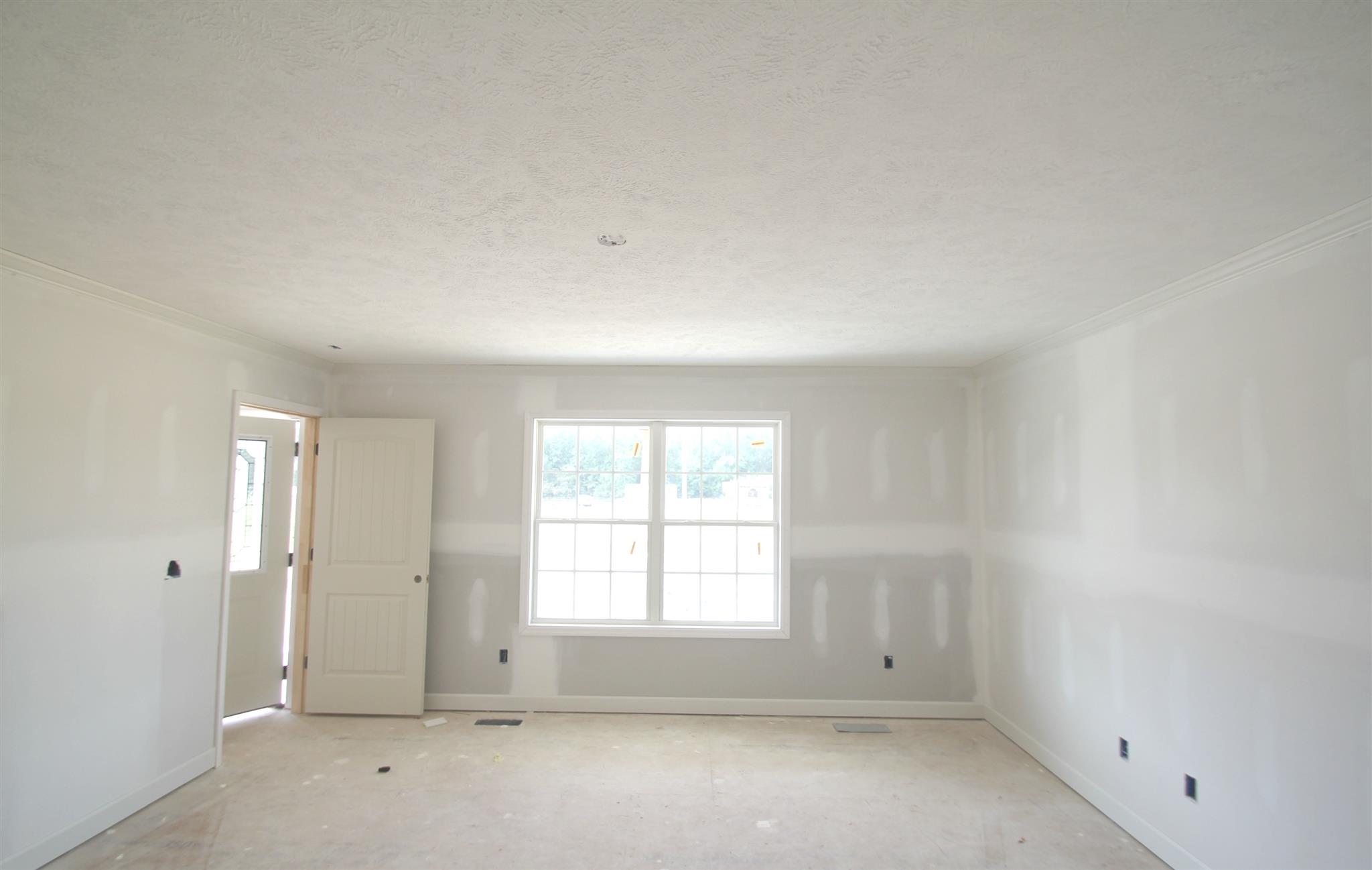 194 Ferrells Loop Road Manchester, TN 37355 - Photo 5 of 10 an empty room with a window