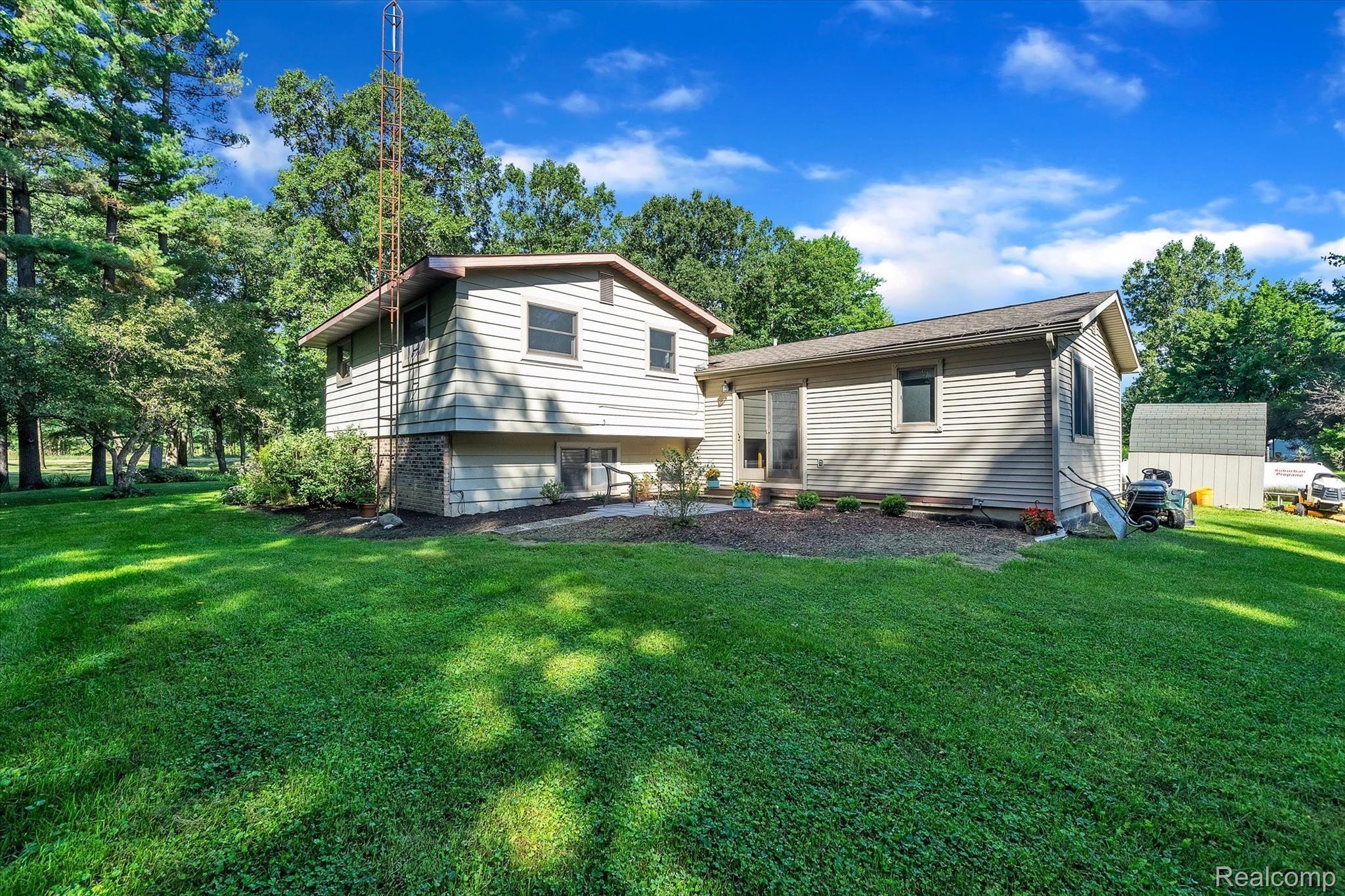 7324 Runyan Lake Road Fenton, MI 48430 - Photo 31 of 34 37-7324-Runyan-Lake-Rd-48430-WindowStill-Real-Estate-Photography-37.jpg