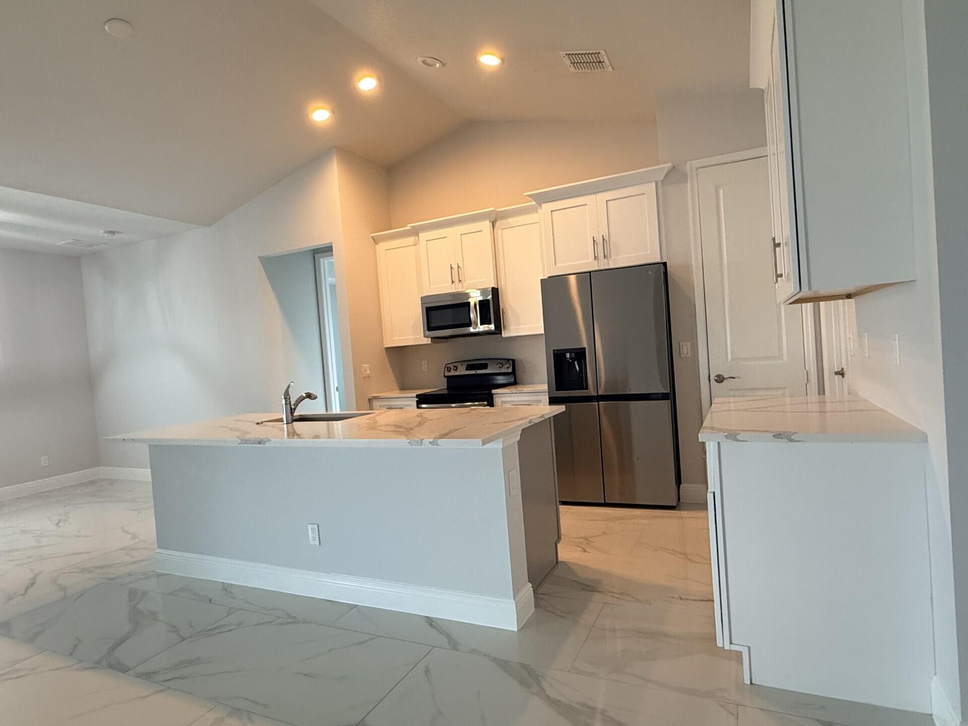 5673 Northwest Whitecap Road Port St. Lucie, FL 34986 - Photo 10 of 31 86f2b380-2645-4639-89ad-cd90b0a66c64