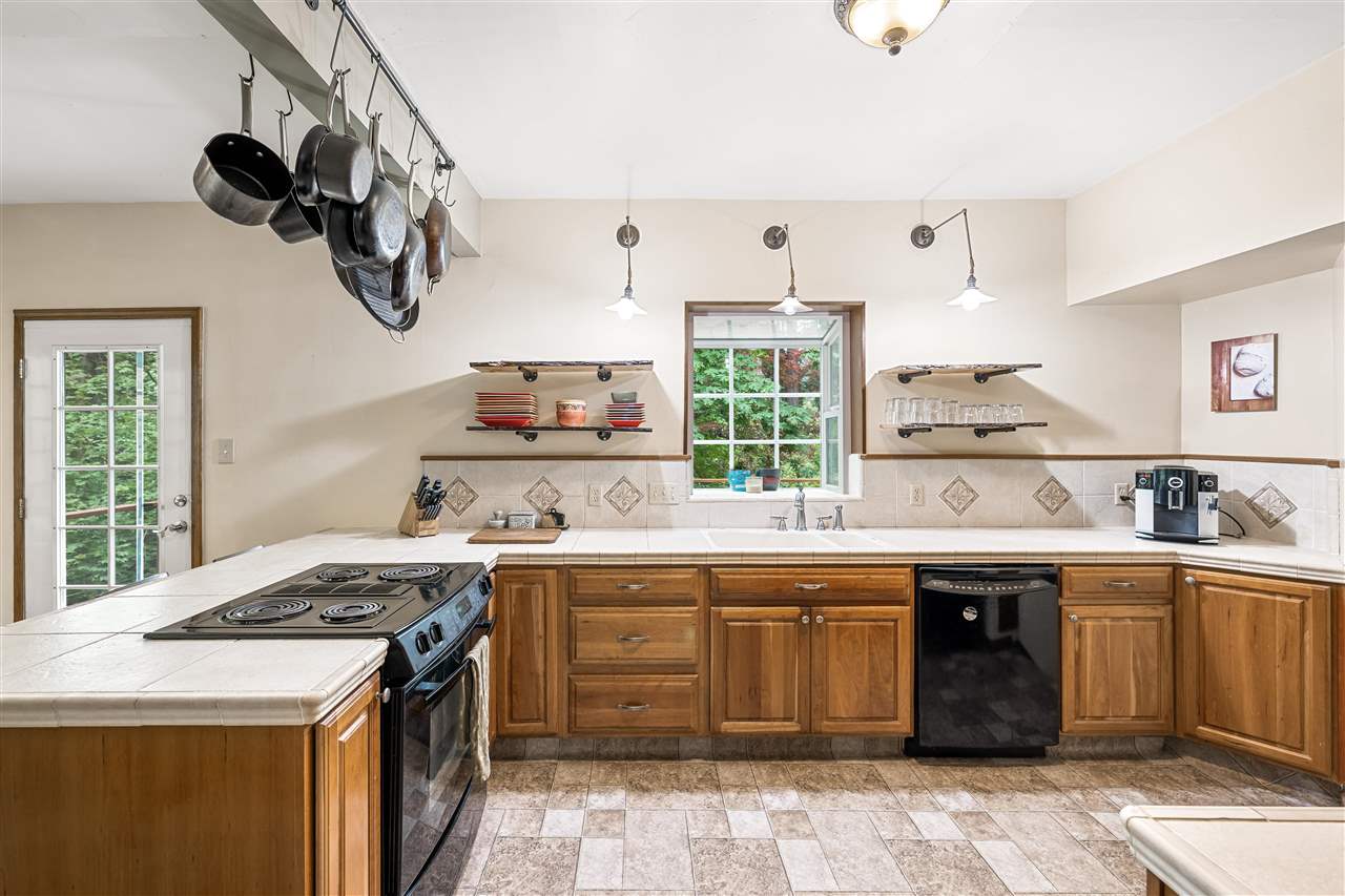 335 North Old Stage Road Mount Shasta, CA 96067 - Photo 9 of 27 Gallery Image 9