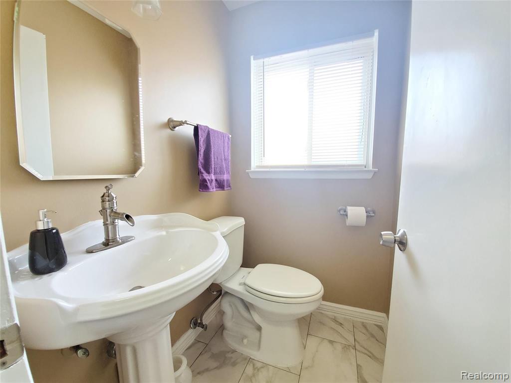 3814 Common Road Warren, MI 48092 - Photo 42 of 61