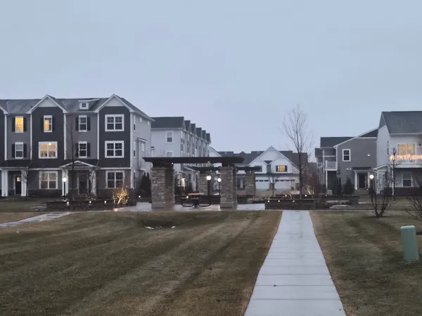 $2,700 | 4391 Chelsea Mnr Circle, Unit 4391, Aurora, IL 60504