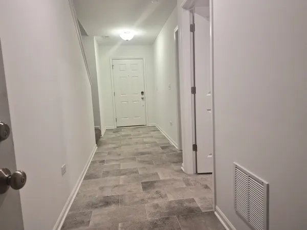 $2,700 | 4391 Chelsea Mnr Circle, Unit 4391, Aurora, IL 60504