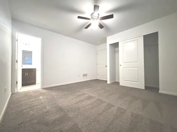 $2,700 | 4391 Chelsea Mnr Circle, Unit 4391, Aurora, IL 60504