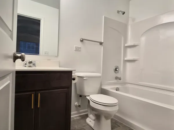 $2,700 | 4391 Chelsea Mnr Circle, Unit 4391, Aurora, IL 60504