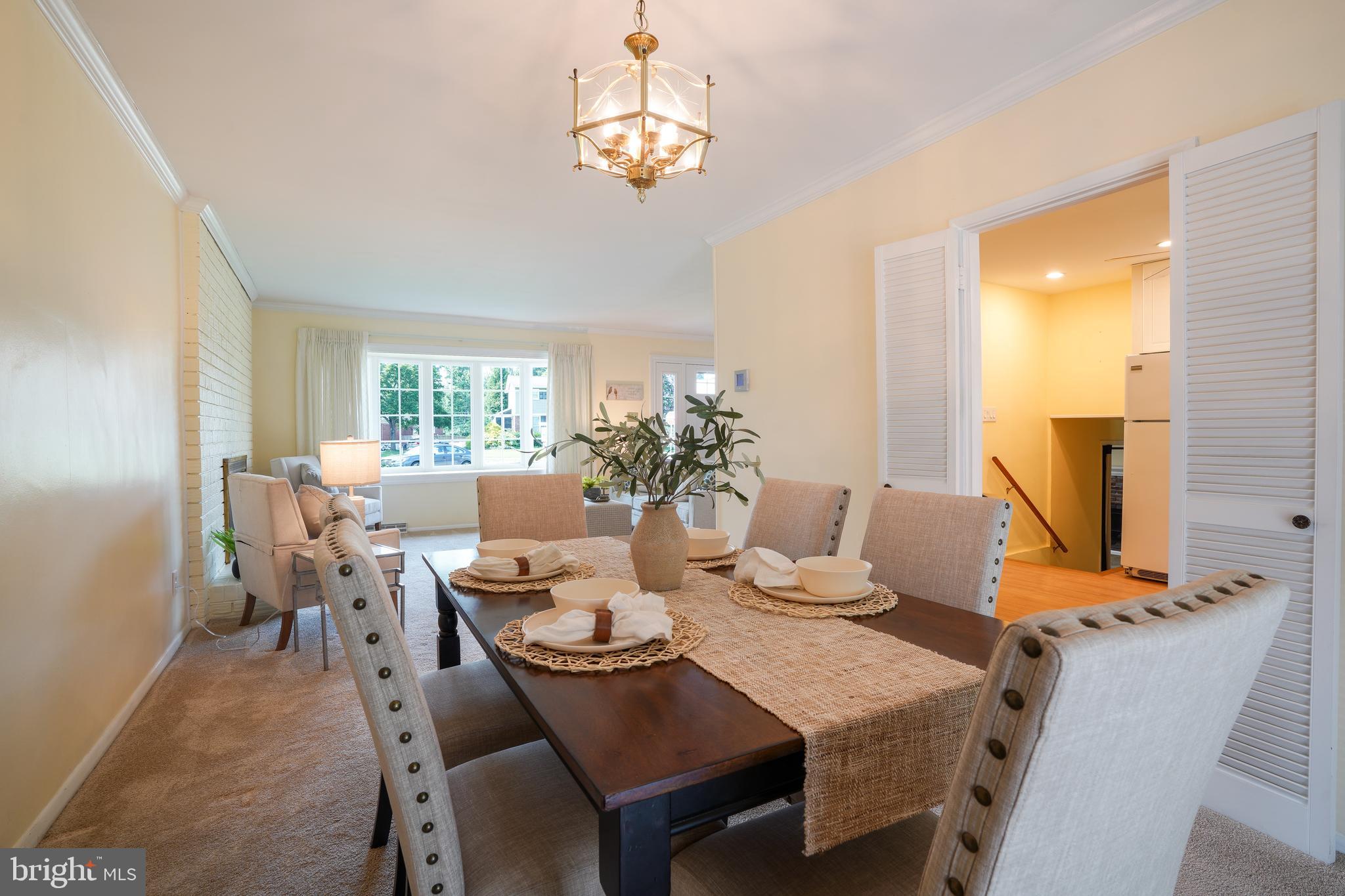 437 Neepier Road Baltimore, MD 21228 - Photo 8 of 29 Dining room