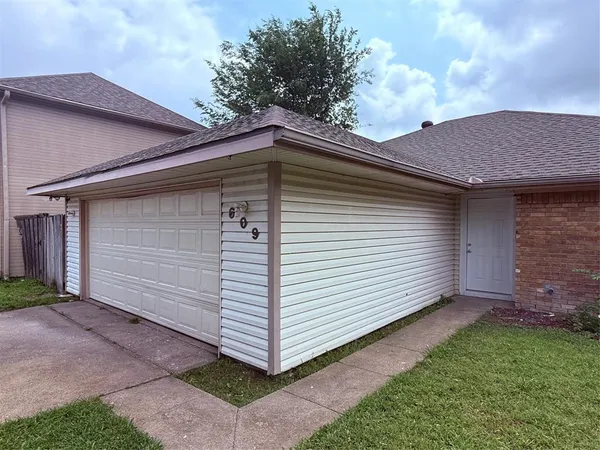 $1,900 | 609 Trout Street, Rockwall, TX 75032