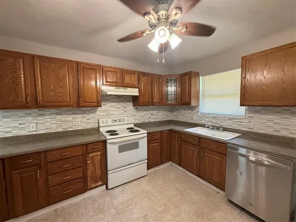 $1,900 | 609 Trout Street, Rockwall, TX 75032