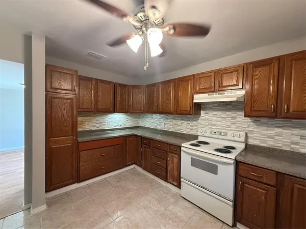 $1,900 | 609 Trout Street, Rockwall, TX 75032