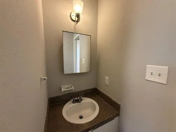 $1,900 | 609 Trout Street, Rockwall, TX 75032