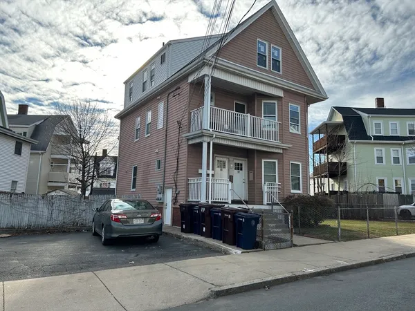 $2,400 | 17 Dartmouth Street, Unit 1, Everett, MA 02149