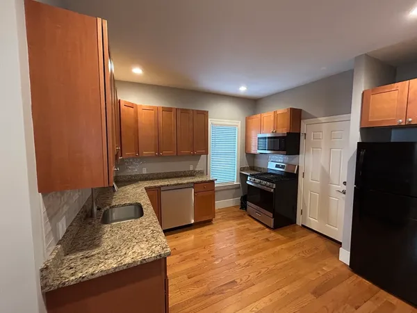 $2,400 | 17 Dartmouth Street, Unit 1, Everett, MA 02149