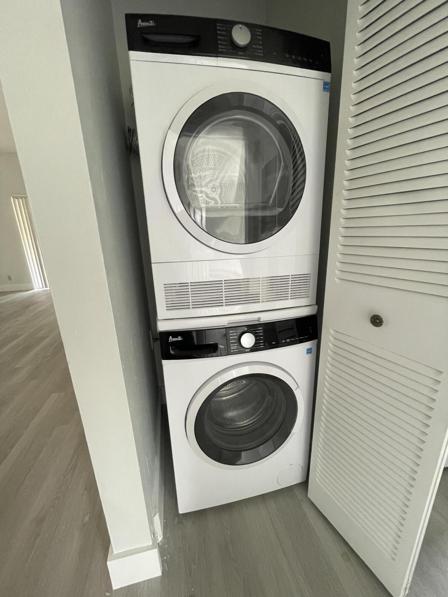 3350 Jaywood Terrace, Unit J221 Boca Raton, FL 33431 - Photo 19 of 31 a utility room with dryer and washer
