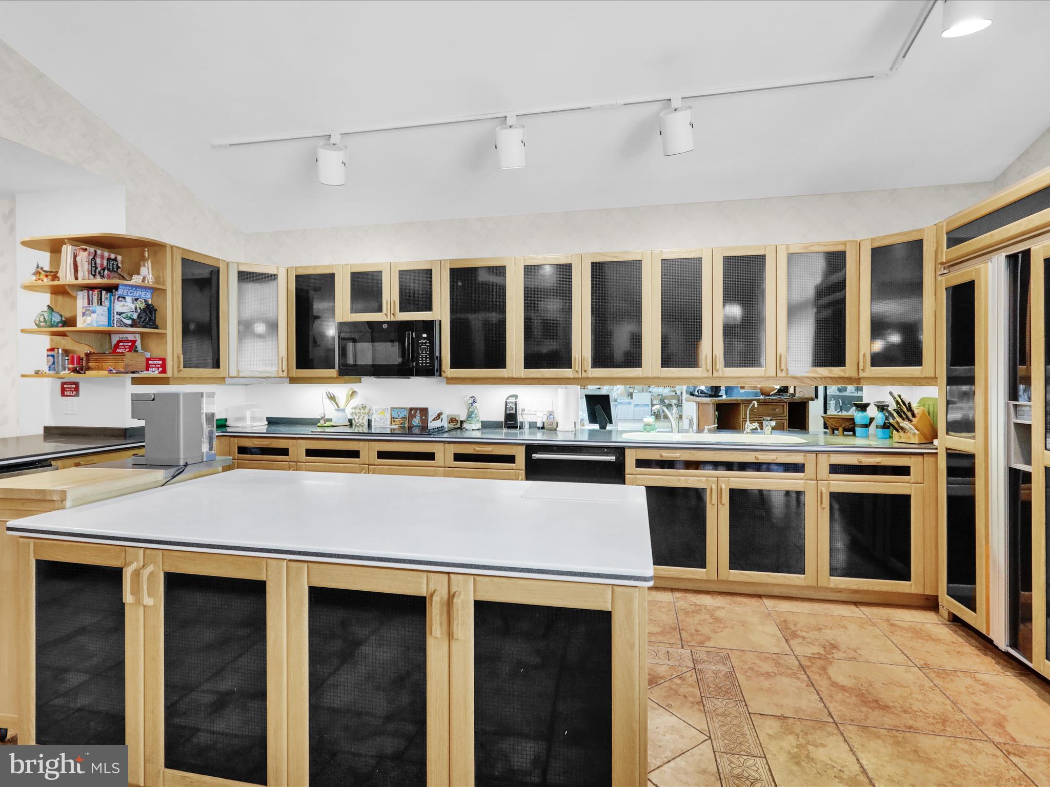 1617 Meadowlark Road Wyomissing, PA 19610 - Photo 26 of 99 Kitchen