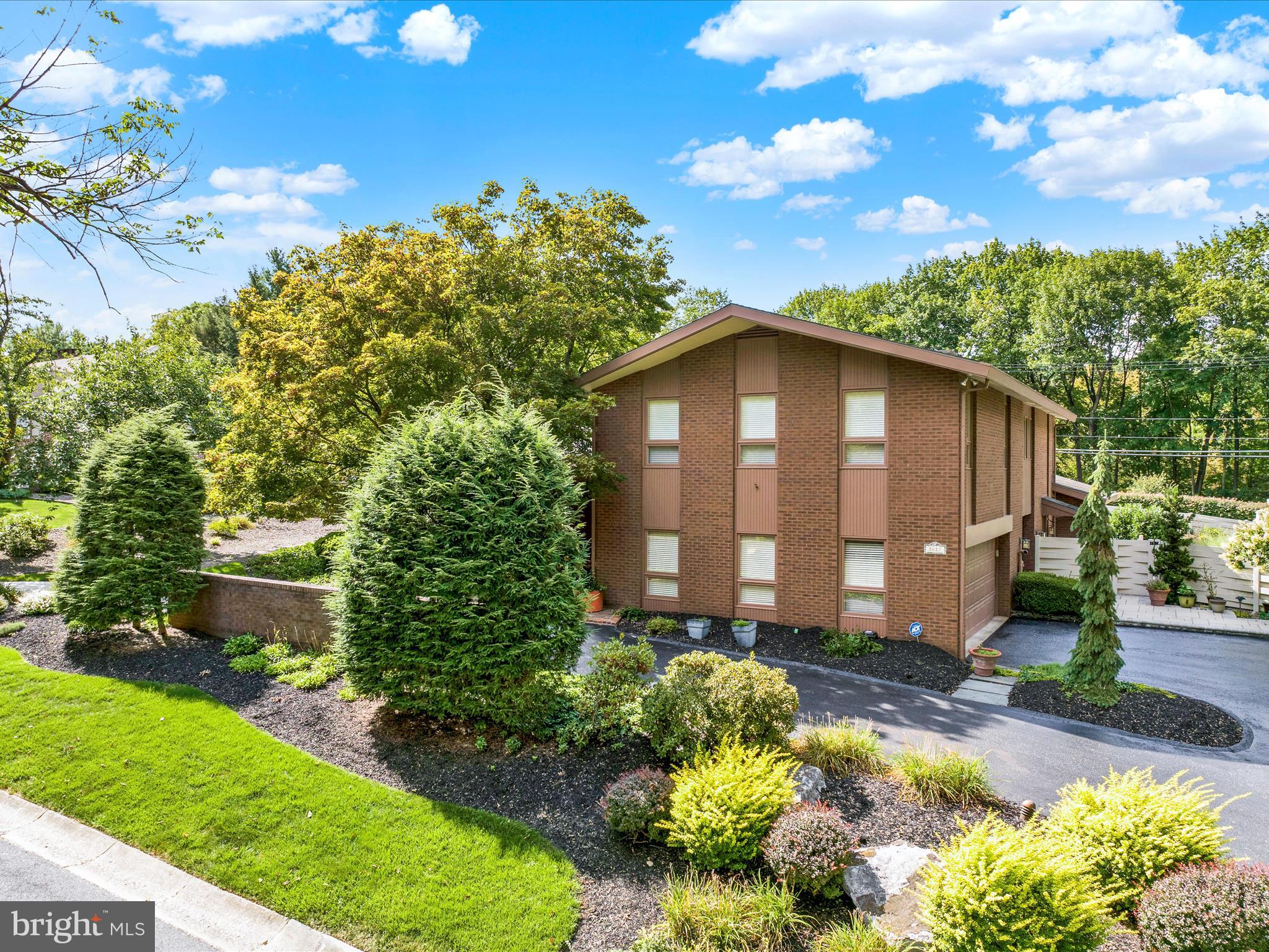 1617 Meadowlark Road Wyomissing, PA 19610 - Photo 3 of 99