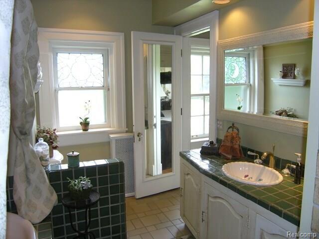1015 Devonshire Road Grosse Pointe, MI 48230 - Photo 19 of 29 Master Bath