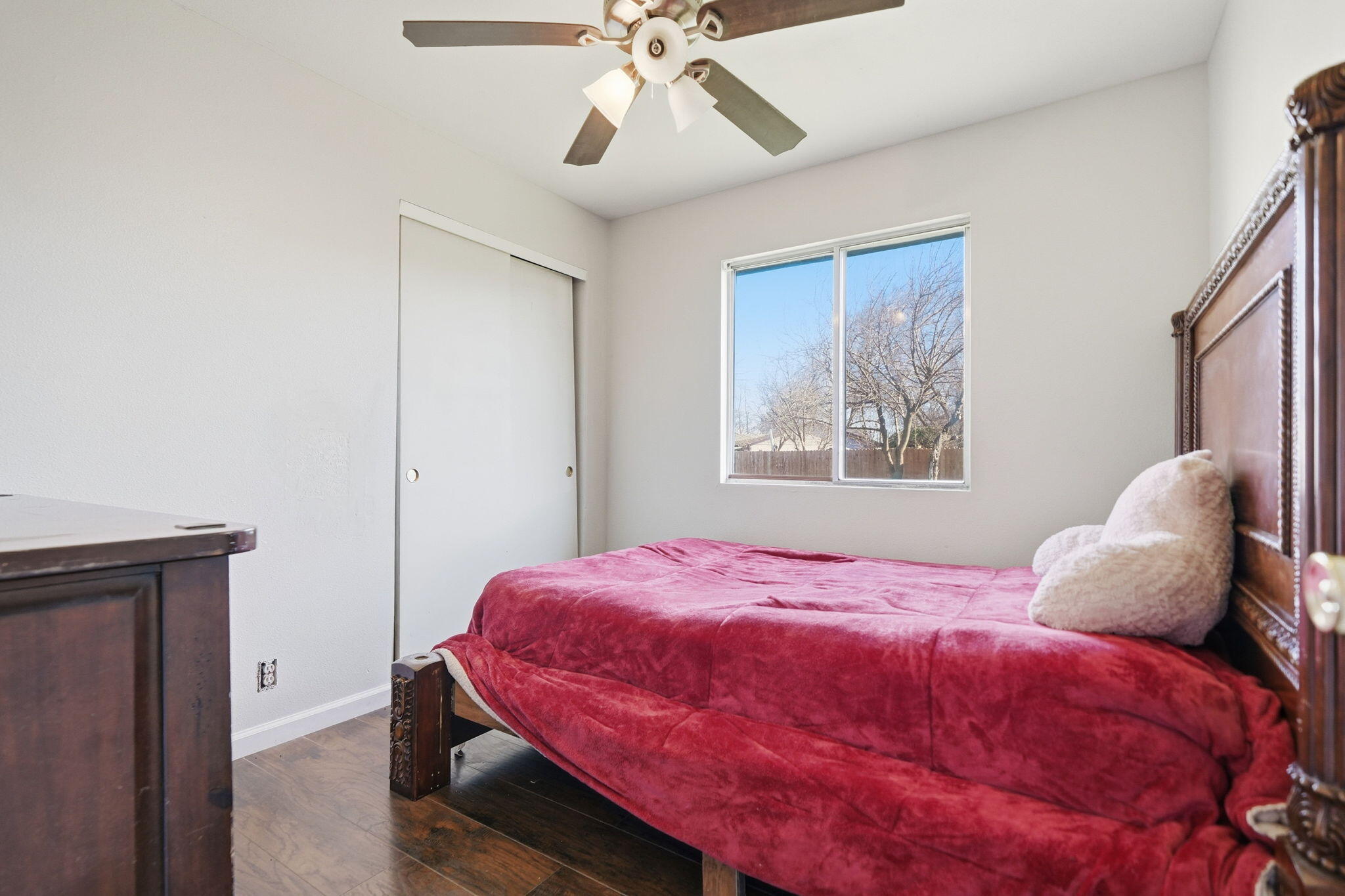 3661 Rabbit Lane Cottonwood, CA 96022 - Photo 15 of 38 a bedroom with a bed and a window