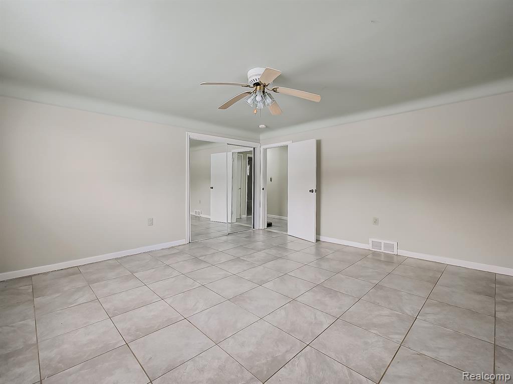 25323 Orchard Lake Road Farmington, MI 48336 - Photo 5 of 42