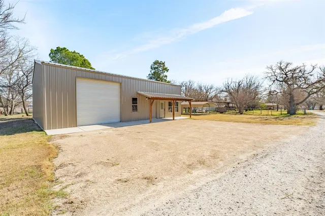 $439,000 | 483 Private Road 729, Bluff Dale, TX 76433