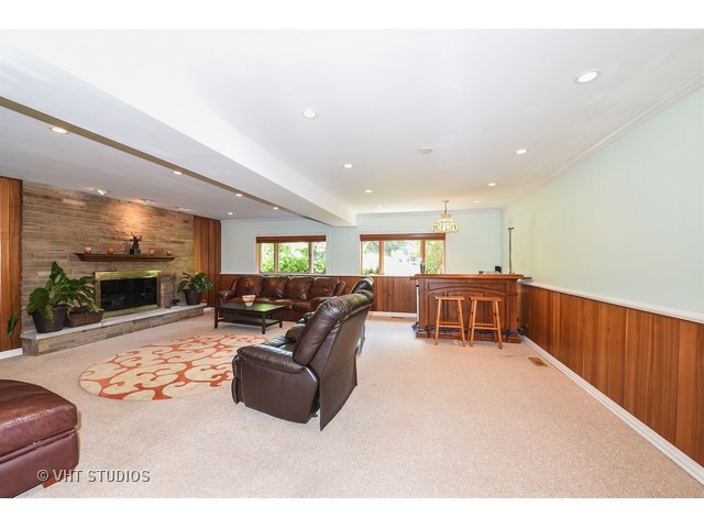 303 Gatesby Road Riverside, IL 60546 - Photo 14 of 21