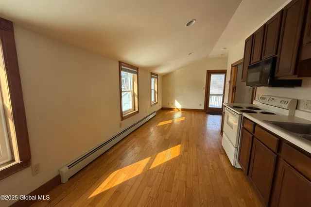 $1,495 | 109 Lake Avenue, Unit 4, Saratoga Springs, NY 12866