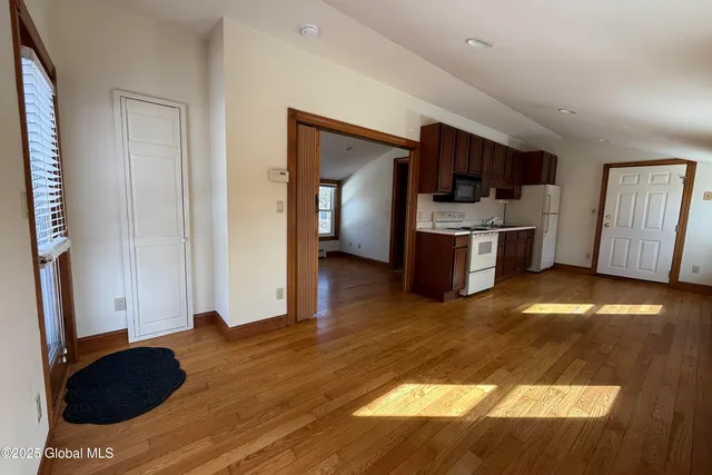 $1,495 | 109 Lake Avenue, Unit 4, Saratoga Springs, NY 12866