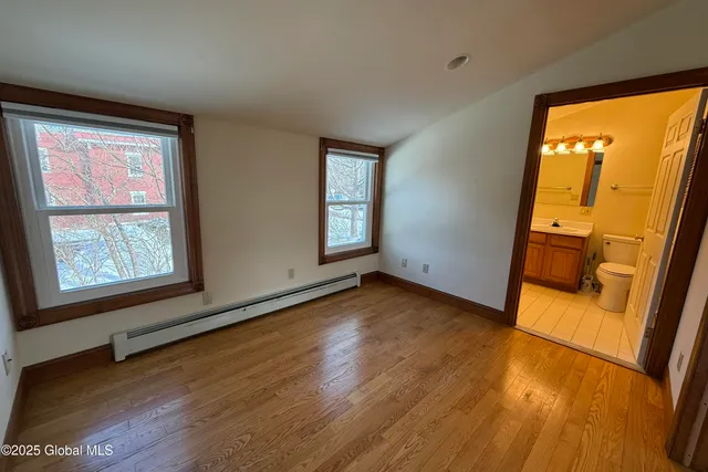 $1,495 | 109 Lake Avenue, Unit 4, Saratoga Springs, NY 12866