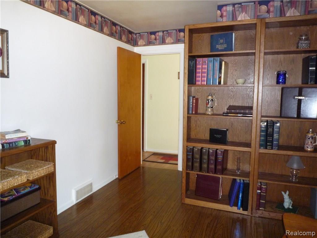 3098 York Road Rochester, MI 48309 - Photo 67 of 91 P1070928.JPG